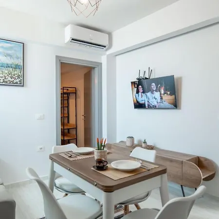 Aleksandra * Sarandë